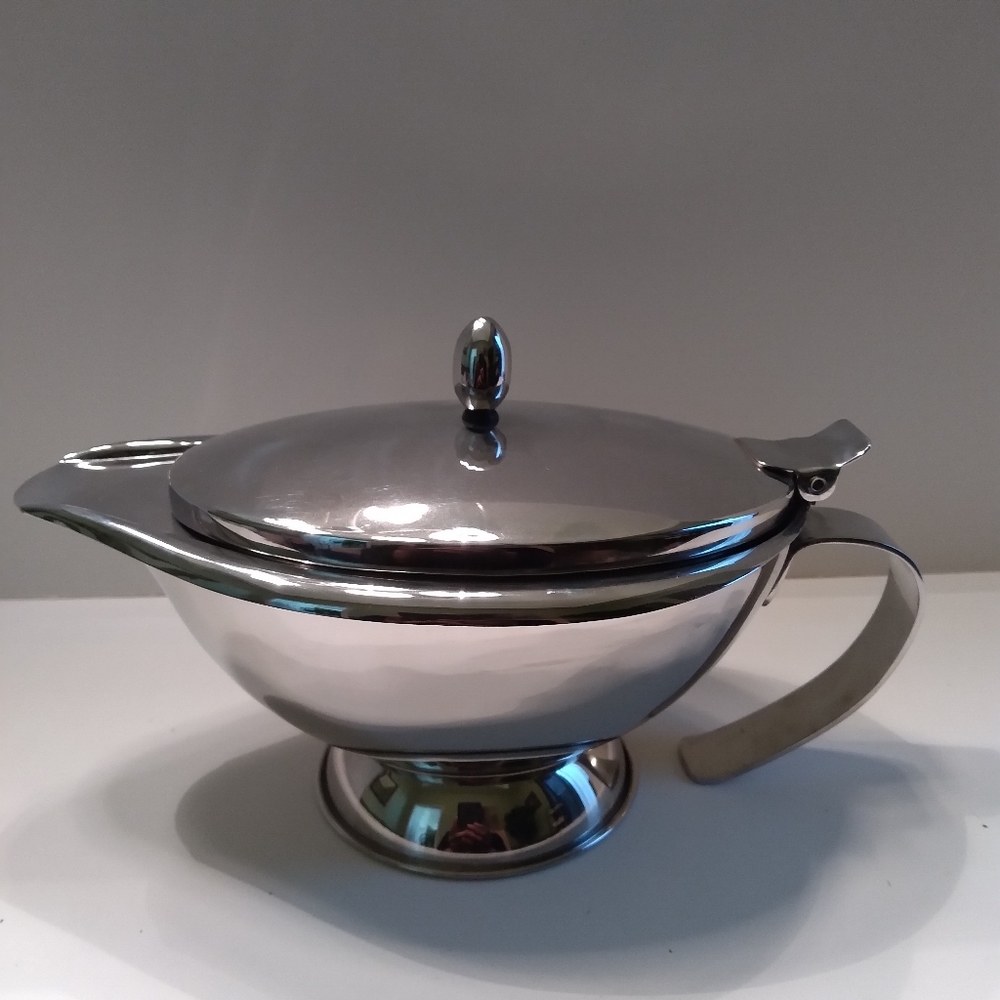 OGGI Stainless Steel Gravy Server.